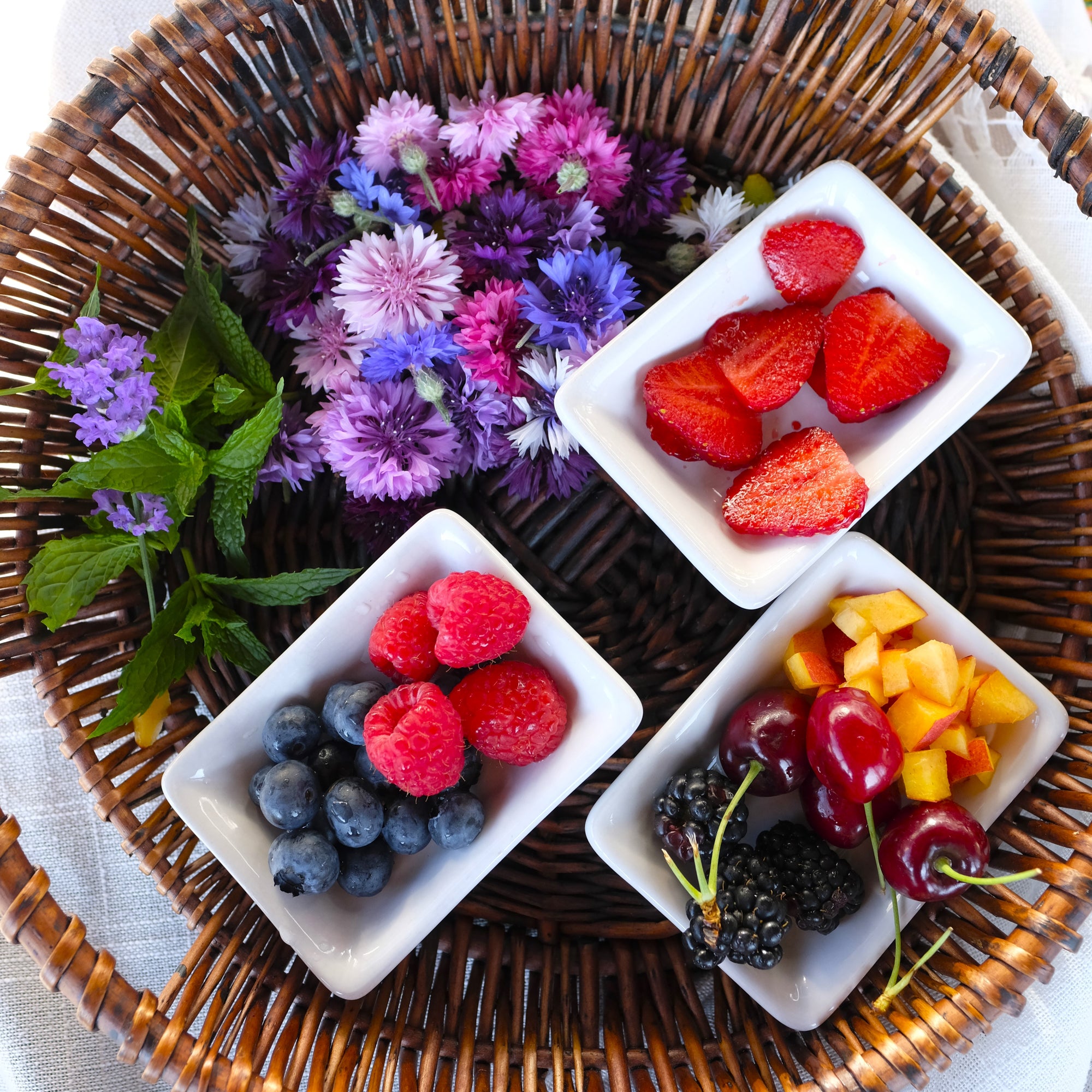 Mini Pavlova Wreaths, Fruits Pavlova, Gluten-Free Dessert, Summer Dessert