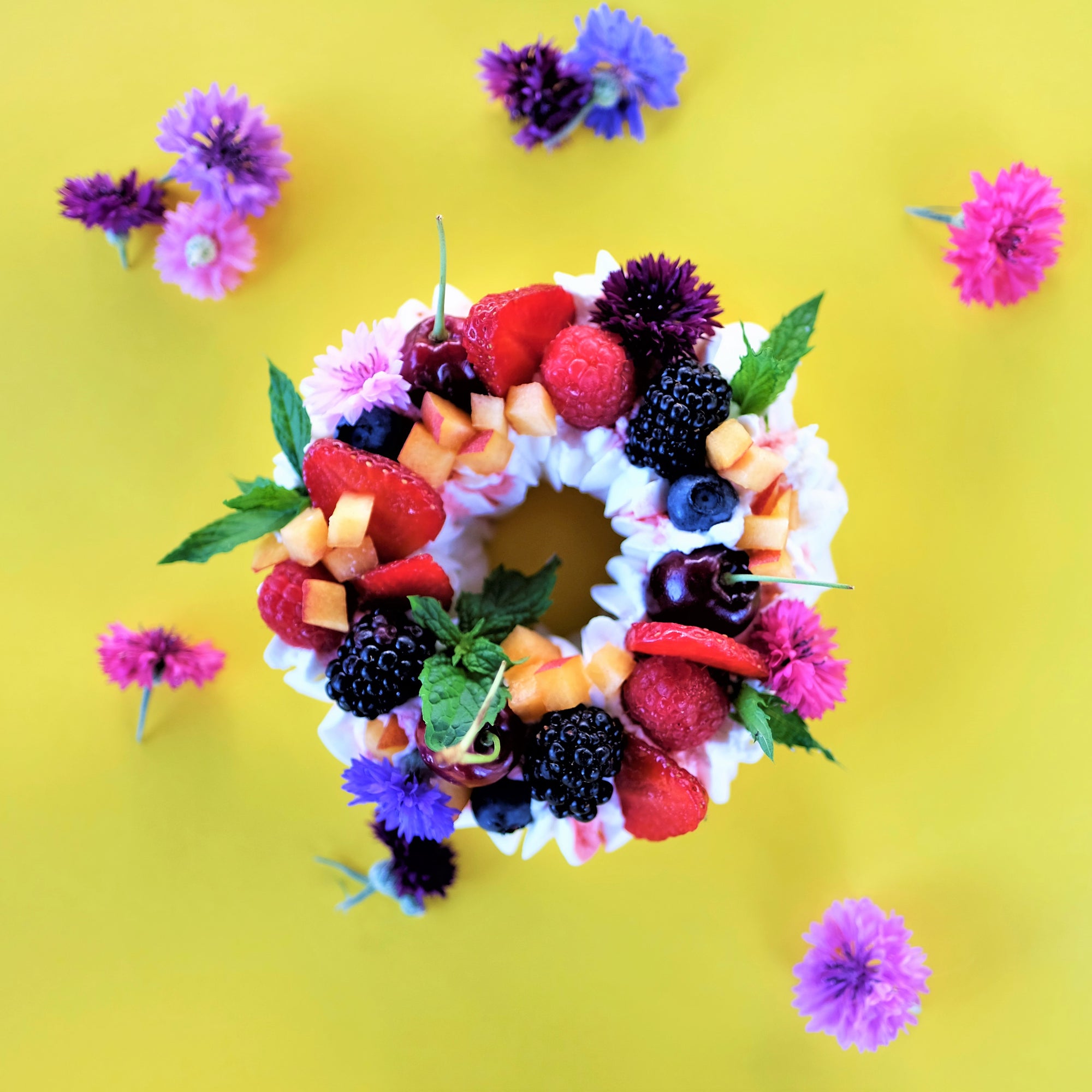 Mini Pavlova Wreaths, Fruits Pavlova, Gluten-Free Dessert, Summer Dessert